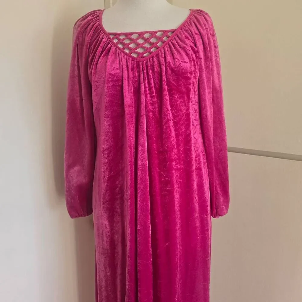 db Boutique Vtg. Hot Pink Velour Gown/Housecoat, Long Slv, V-Neck w/Lattice, S